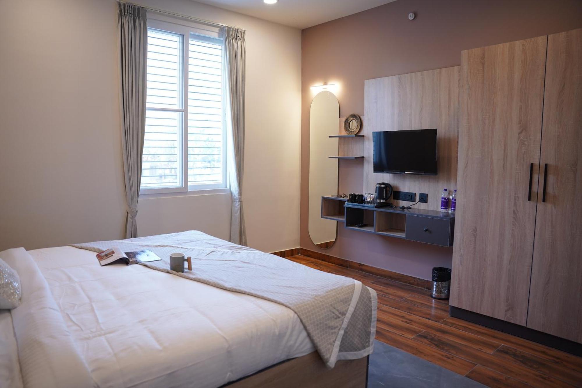 The Continental Inn & Suites Mysore Exterior photo